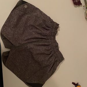 🍋Lululemon hotty hot grey shorts🍋 size 2 length 4